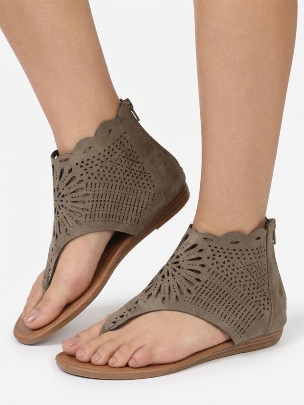 Ardene Taupe Faux Suede Laser Cut Out Gladiator Thong Sandals Size 9 Festival